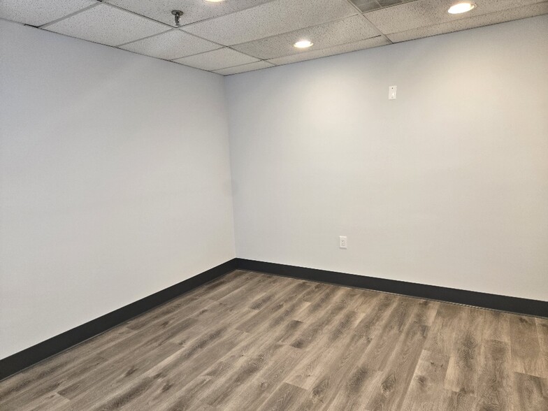 669 Broad Ave, Ridgefield, NJ à louer - Photo intérieure – Image 3 sur 12