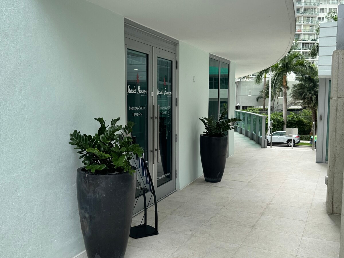 1331 Brickell Bay Dr, Miami, FL 33131 - Lot CU2 - - Photo intérieure - Image 2 of 19