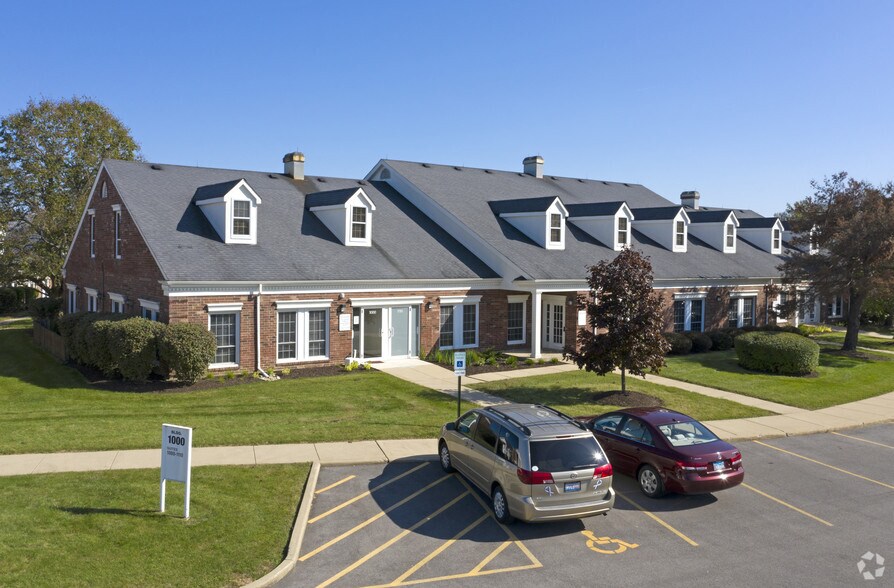 33 W Higgins Rd, South Barrington, IL à vendre - Photo principale – Image 1 sur 3