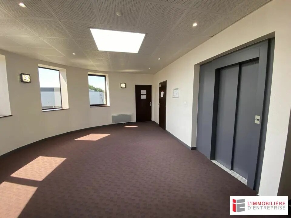 Bureau dans Saint-Grégoire à louer Hall d’entrée– Image 1 sur 8