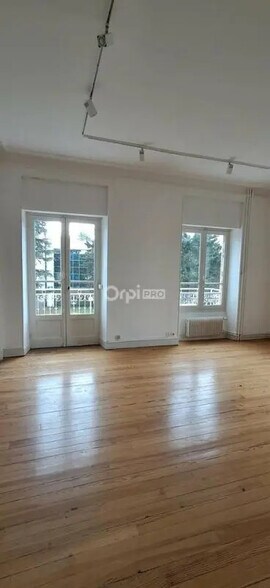 Bureau dans Pau à vendre - Photo de l’immeuble – Image 3 sur 12