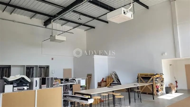 Local d'activités dans Thouaré-sur-Loire à vendre - Photo de l’immeuble – Image 2 sur 9