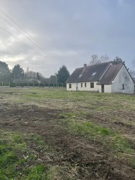 Bureau dans Connerré à vendre - Photo de l’immeuble – Image 3 sur 4