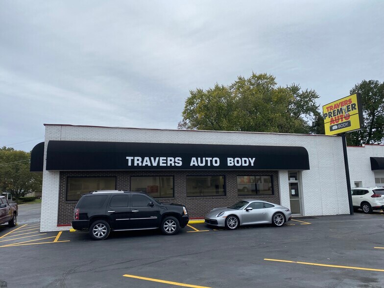 1180 N Highway 67, Florissant, MO à louer - Photo de l’immeuble – Image 3 sur 10