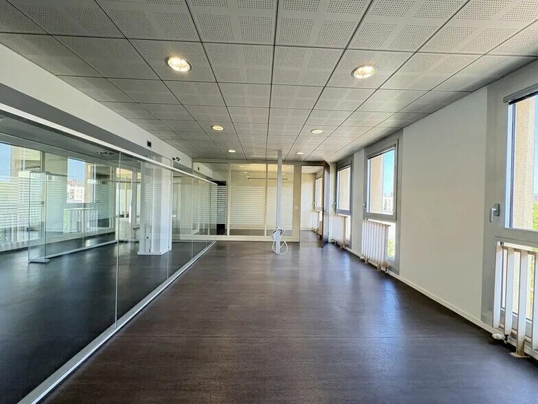 Bureau dans Villeurbanne à louer - Photo de l’immeuble – Image 1 sur 14