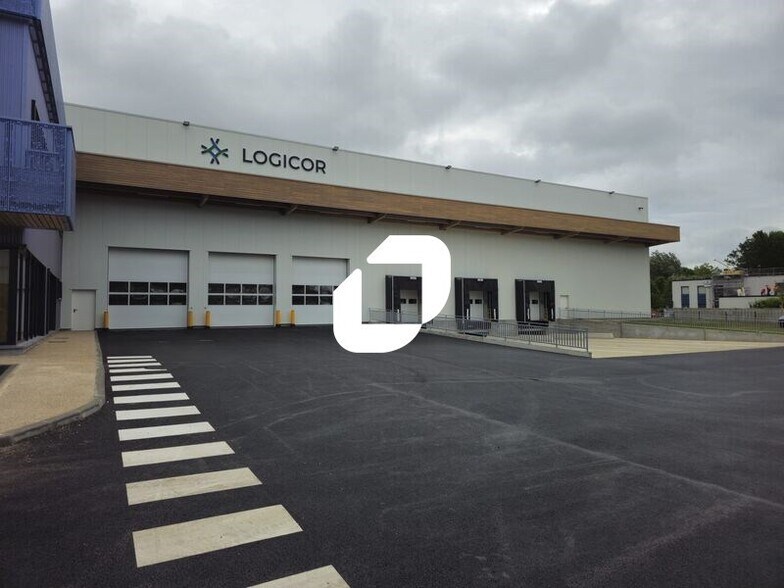 Industriel/Logistique dans Tremblay-en-France à louer - Photo de l’immeuble – Image 1 sur 16