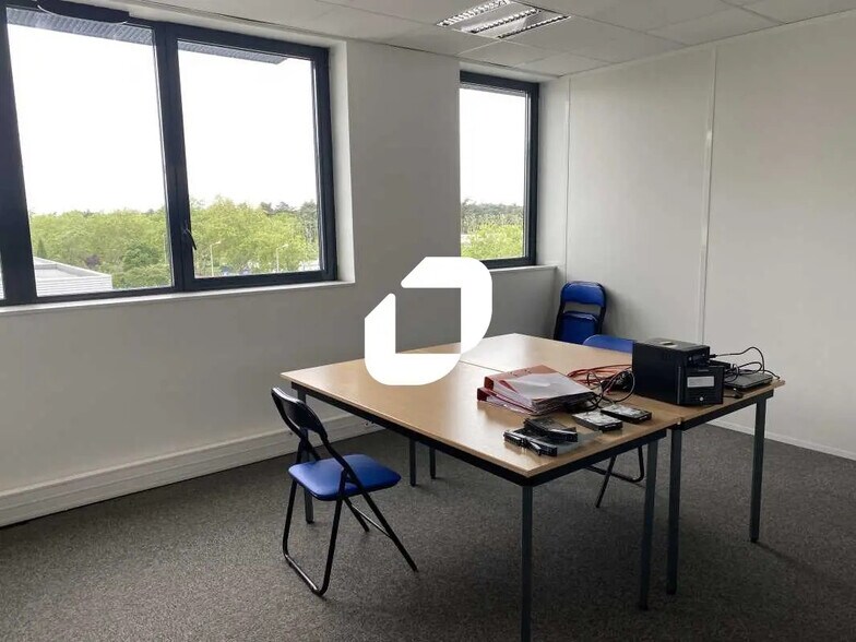 Bureau dans Saint-Priest à vendre - Photo de l’immeuble – Image 3 sur 7