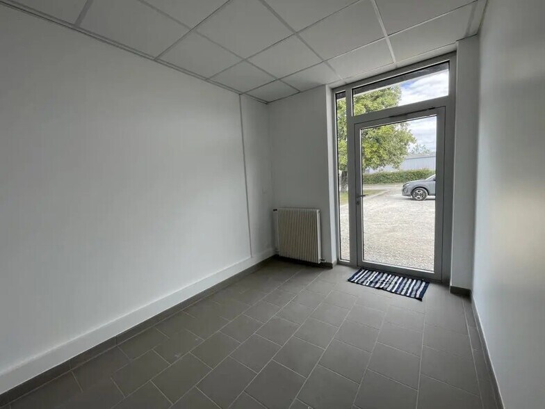 Bureau dans Pont-Audemer à louer - Hall d’entrée – Image 2 sur 5