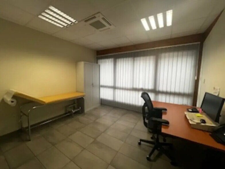 Bureau dans Montrevel-en-Bresse à louer - Photo de l’immeuble – Image 3 sur 9