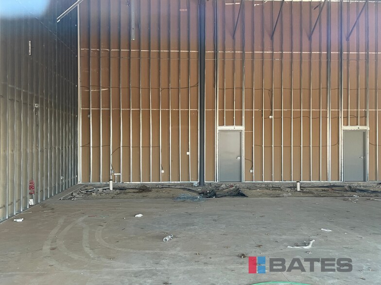 2751 N Hwy 77, Waxahachie, TX à louer - Photo de l’immeuble – Image 3 sur 3