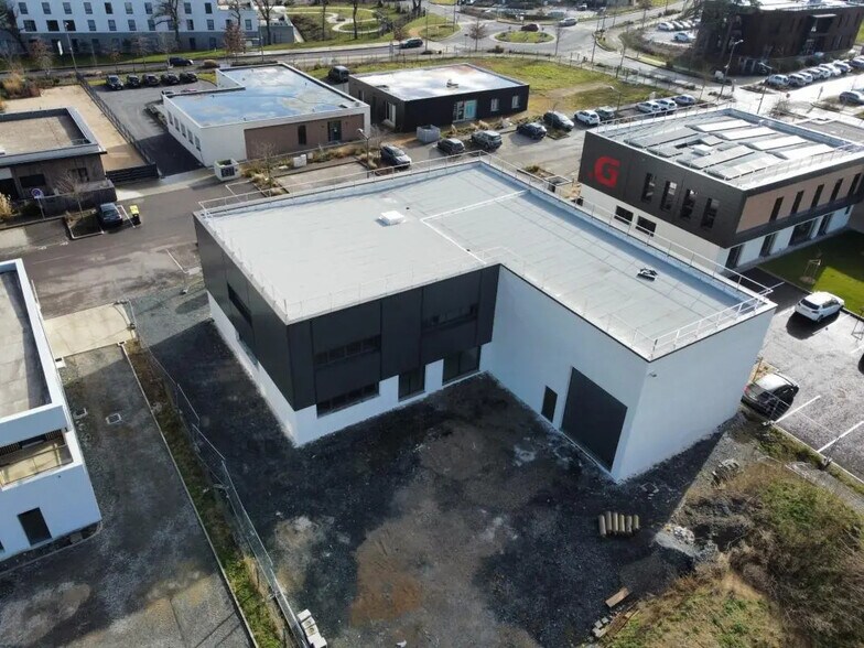 Local d’activités dans MARCY-L'ETOILE à louer - Photo de l’immeuble – Image 1 sur 3