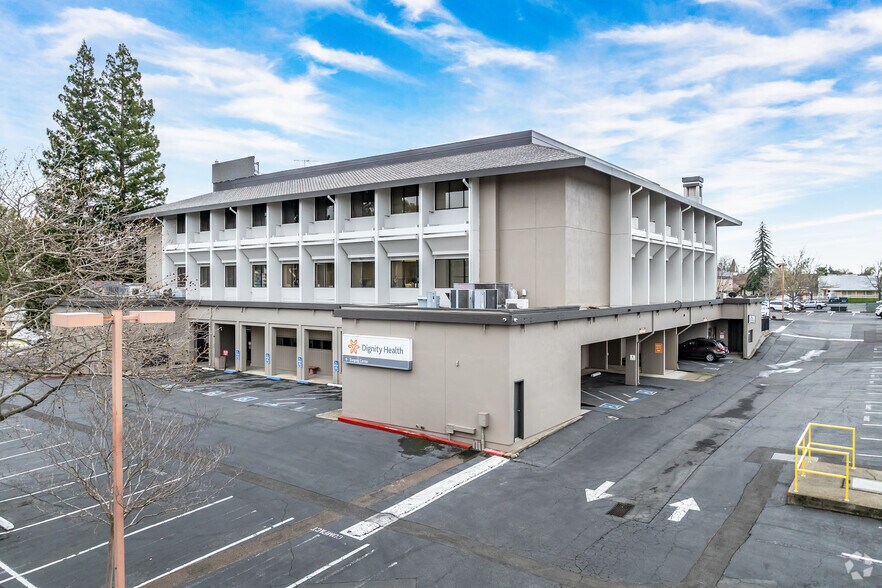 6660 Coyle Ave, Carmichael, CA à vendre - Photo de l’immeuble – Image 3 sur 7