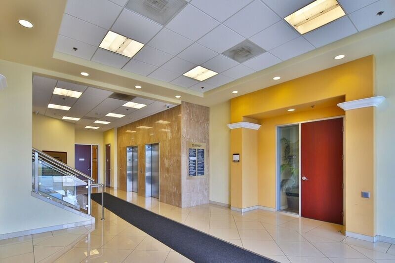 22 Odyssey, Irvine, CA à louer - Hall d’entrée – Image 3 sur 15