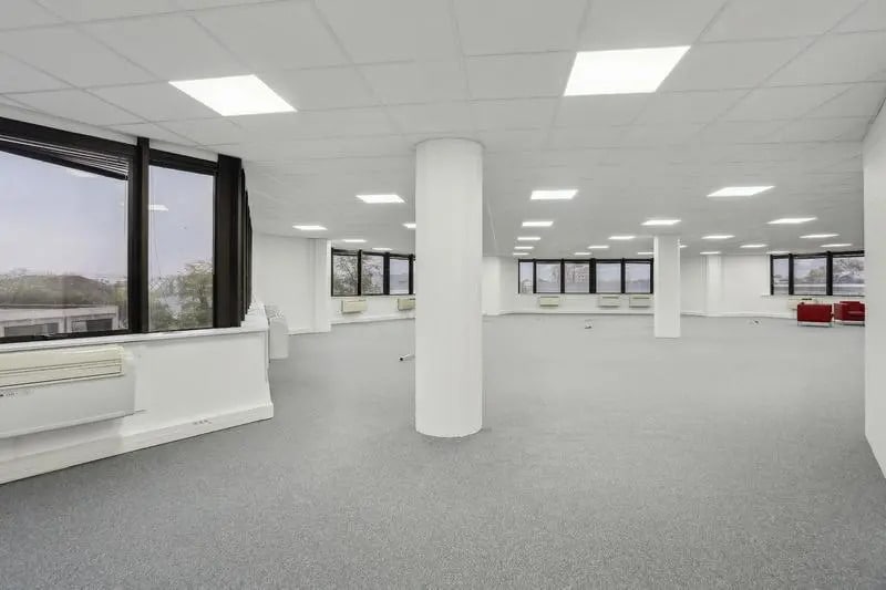 Bureau dans Argenteuil à louer - Photo de l’immeuble – Image 2 sur 10