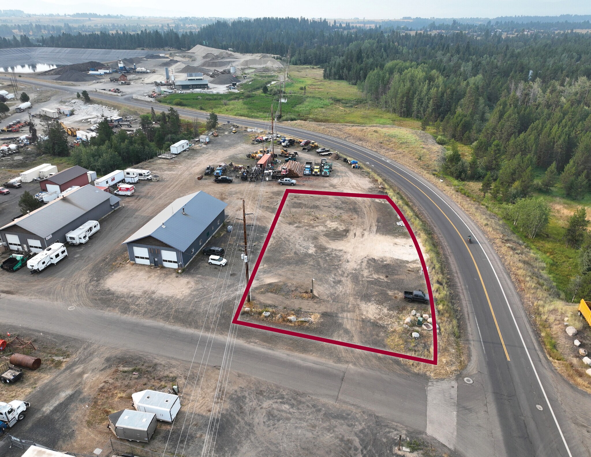 228 Industrial Loop, Mccall, ID à louer Photo principale– Image 1 sur 6