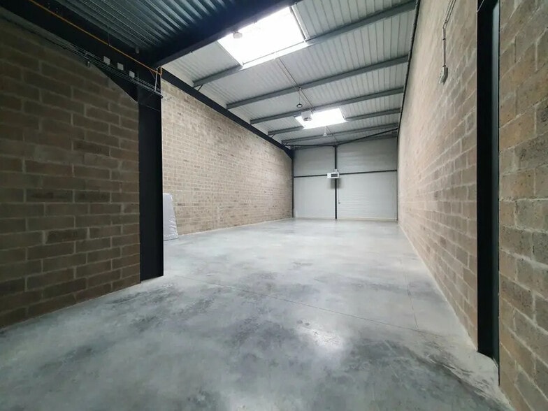Local d'activités dans Bondoufle à vendre - Photo de l’immeuble – Image 3 sur 4