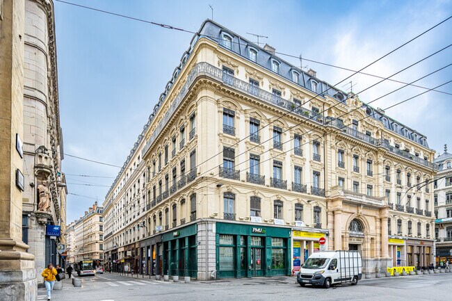 Plus de détails pour 15 Rue Constantine, Lyon - Local commercial à louer