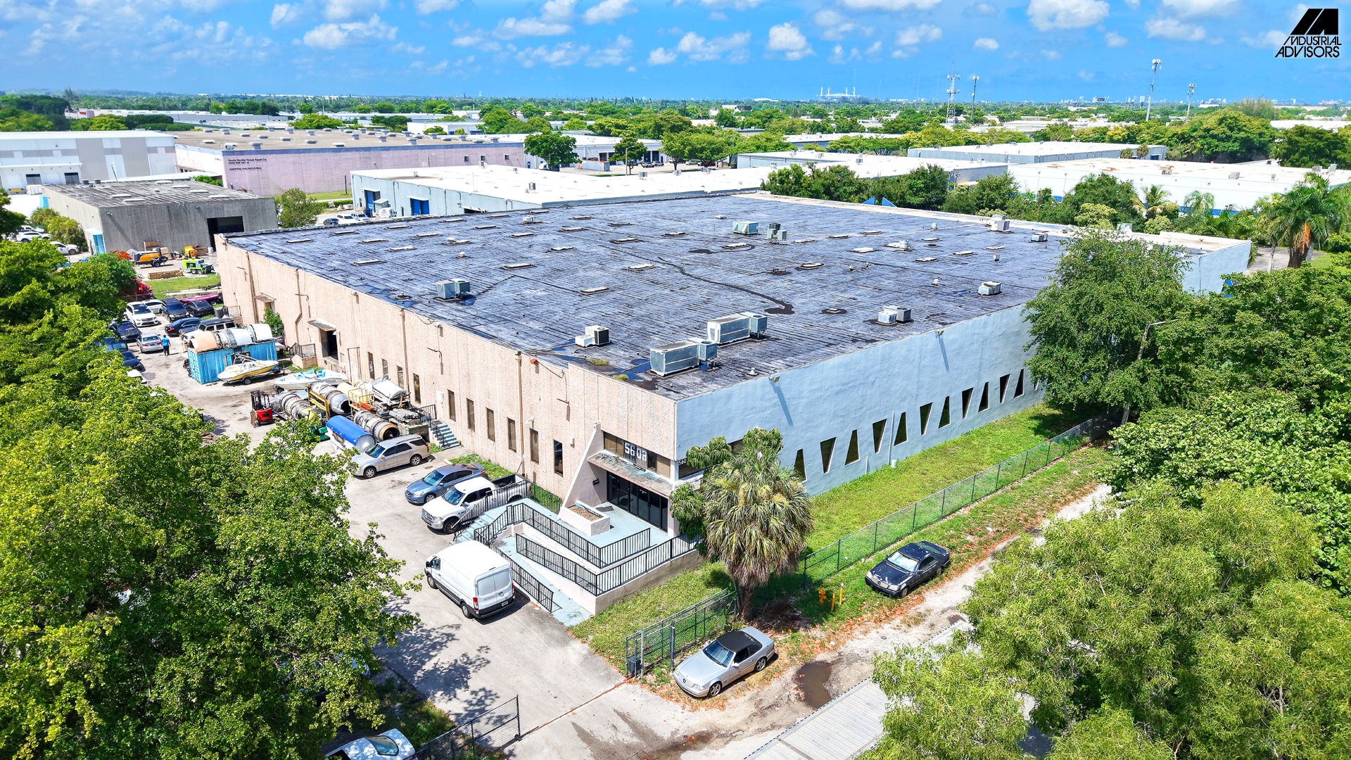 5601-5603 NW 159th St, Hialeah, FL à louer Photo intérieure– Image 1 sur 19