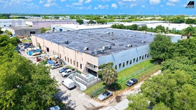 5601-5603 NW 159th St, Hialeah, FL à louer Photo intérieure– Image 1 sur 19