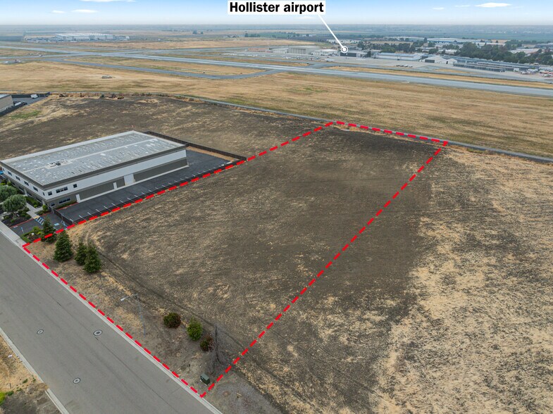 1810 Airway Dr, Hollister, CA à vendre - Aérien – Image 3 sur 20