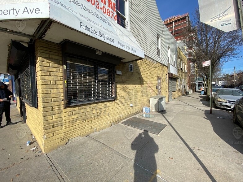 290 Barbey St, Brooklyn, NY à louer - Photo de l’immeuble – Image 3 sur 4
