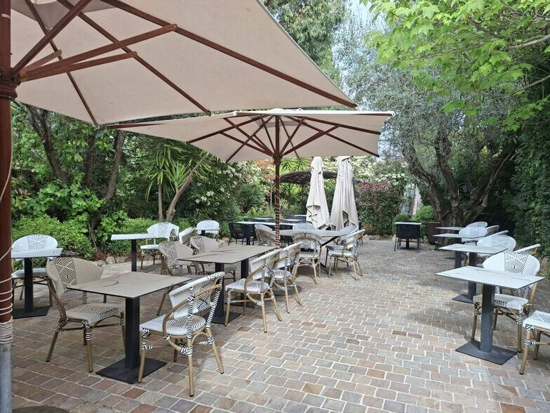 Local commercial dans Mougins à vendre - Photo de l’immeuble – Image 1 sur 4