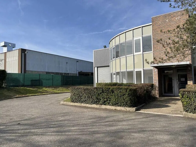 320 Rue Helene Boucher, Buc à louer - Photo de l’immeuble – Image 3 sur 7