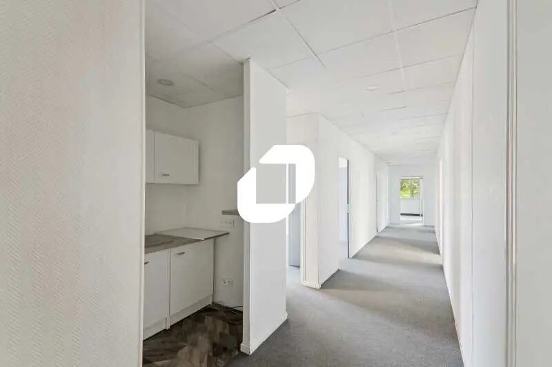 Bureau dans Nanterre à louer - Photo de l’immeuble – Image 3 sur 12