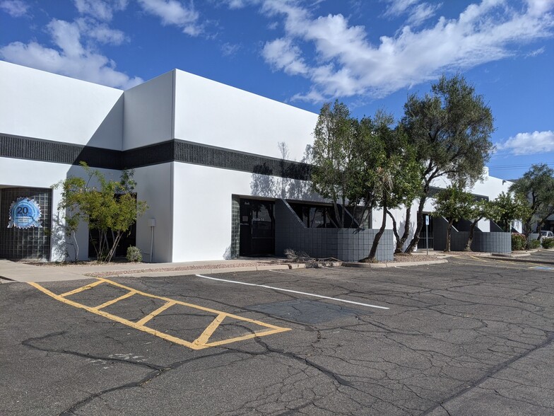 5865 S Kyrene Rd, Tempe, AZ à louer - Photo de l’immeuble – Image 1 sur 9