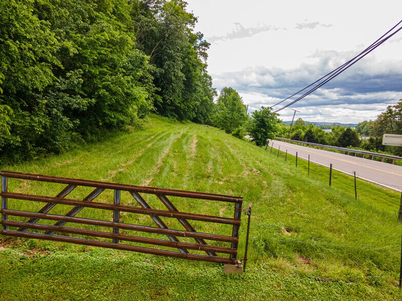 31647 Charleston Rd, Leon, WV à vendre - Photo de l’immeuble – Image 1 sur 34