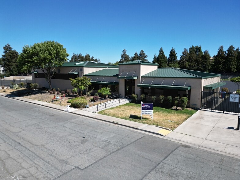 2151 Piedmont Way, Pittsburg, CA à louer - Photo principale – Image 1 sur 5