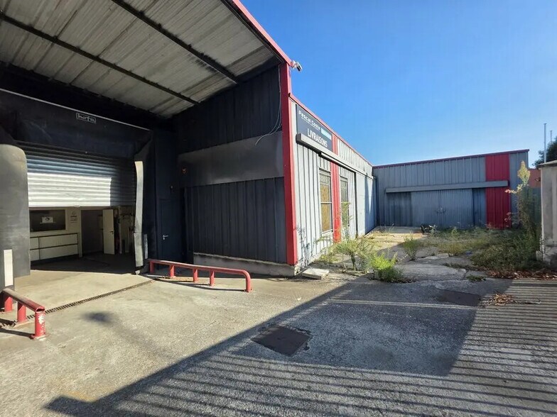 Industriel/Logistique dans Carros à louer - Photo de l’immeuble – Image 2 sur 3