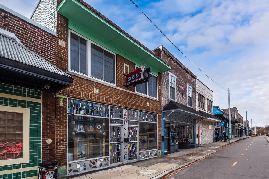 2557 Broad Ave, Memphis, TN à vendre - Photo de l’immeuble – Image 1 sur 21