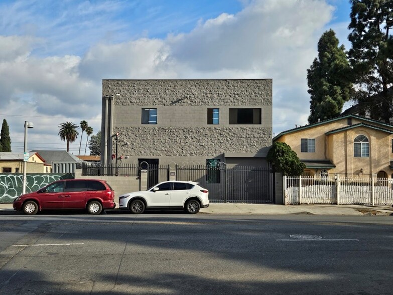2614 S Central Ave, Los Angeles, CA à louer - Photo de l’immeuble – Image 1 sur 19