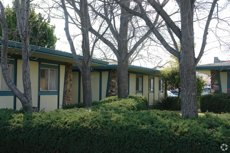 1133 Smith Ln, Roseville, CA à louer - Photo de l’immeuble – Image 2 sur 6