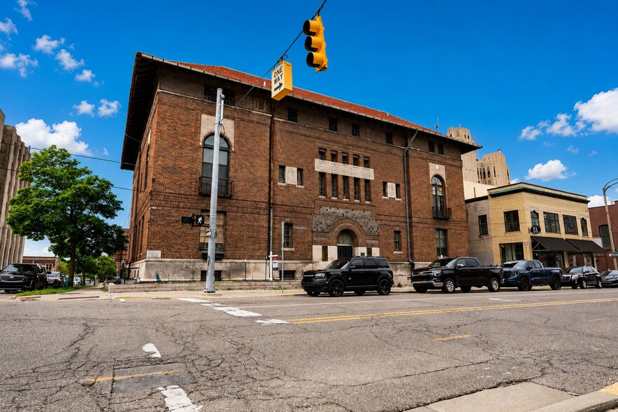 142 W 2nd St, Flint, MI à vendre - Photo de l’immeuble – Image 1 sur 31