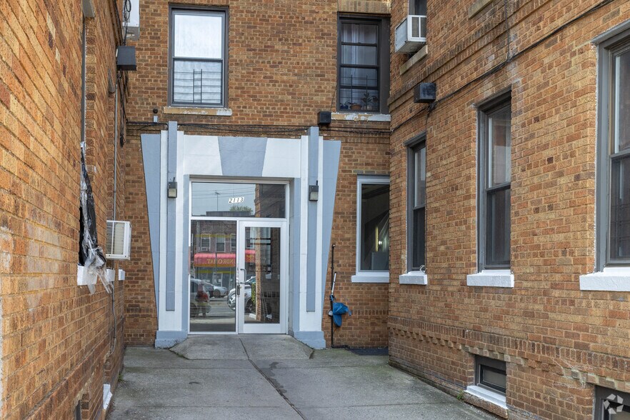 2 Brooklyn Mixed-Use Buildings portefeuille de 2 biens à vendre sur LoopNet.fr - Photo de l’immeuble – Image 3 sur 16