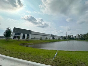 12435 Lem Turner Rd, Jacksonville, FL à louer Photo de l’immeuble– Image 2 sur 7