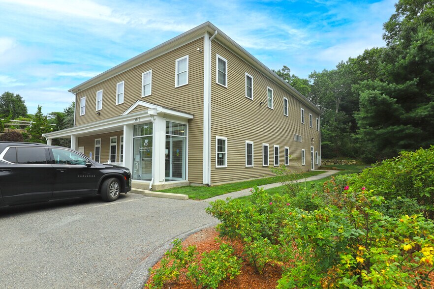 33 Edgerton Dr, North Falmouth, MA à vendre - Photo de l’immeuble – Image 2 sur 4