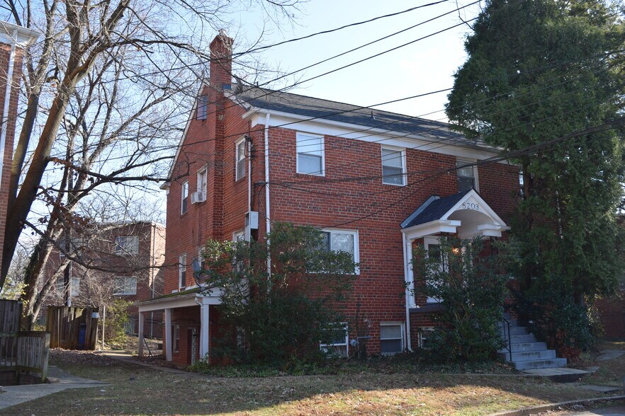 8203 Houston Ct, Takoma Park, MD à vendre - Photo principale – Image 1 sur 7