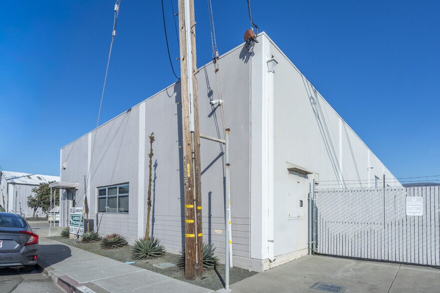 320 Victory Ave, South San Francisco, CA à louer - Photo de l’immeuble – Image 3 sur 40