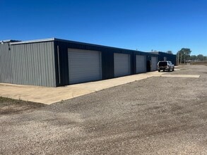 710 Sol Morris Ave, White Pigeon, MI à louer Photo intérieure– Image 2 sur 6