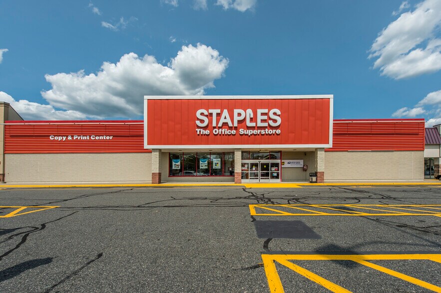 600 South St W, Raynham, MA à louer - Photo de l’immeuble – Image 2 sur 5