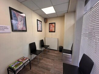 Plus de détails pour Bureau, Local commercial à louer