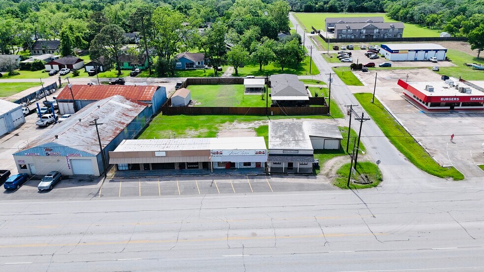 424 N Brooks St, Brazoria, TX à vendre - Aérien – Image 1 sur 18