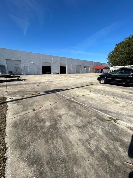 550 Gus Hipp Blvd, Rockledge, FL à louer - Photo de l’immeuble – Image 1 sur 7