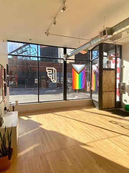 2415 N Milwaukee Ave, Chicago, IL à louer - Photo intérieure – Image 2 sur 13