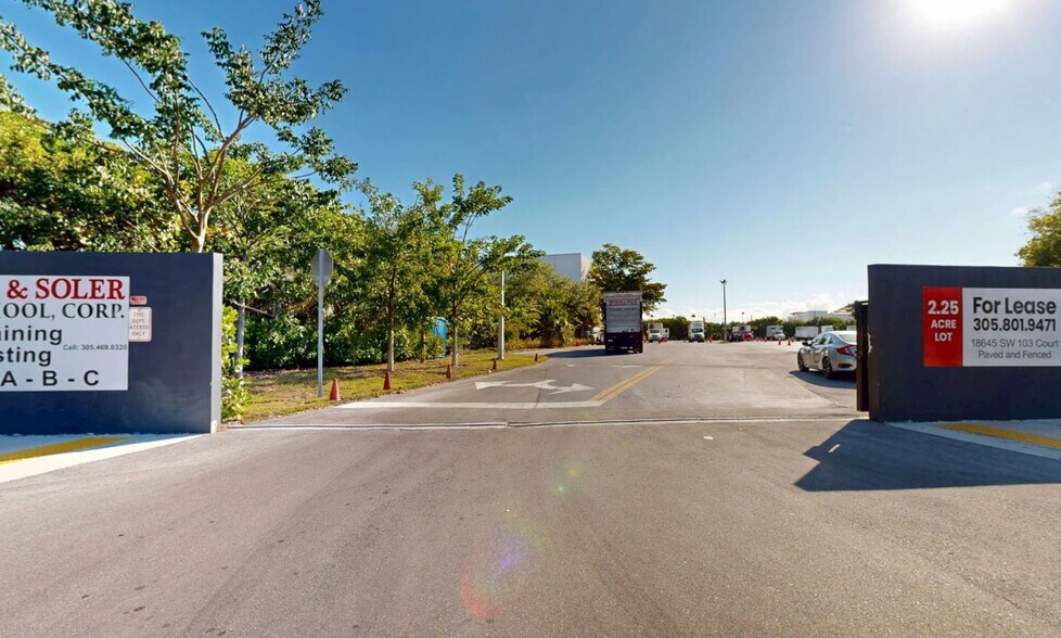 18645 SW 103rd Ct, Miami, FL à vendre - Numérisation 3D Matterport – Image 2 sur 17