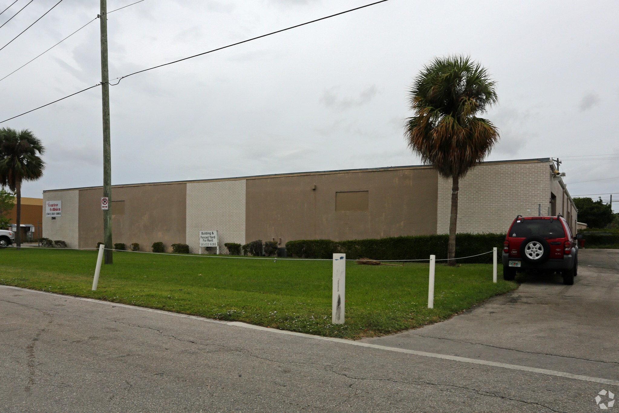 2565 NW 1st Ave, Boca Raton, FL à louer Photo principale– Image 1 sur 4