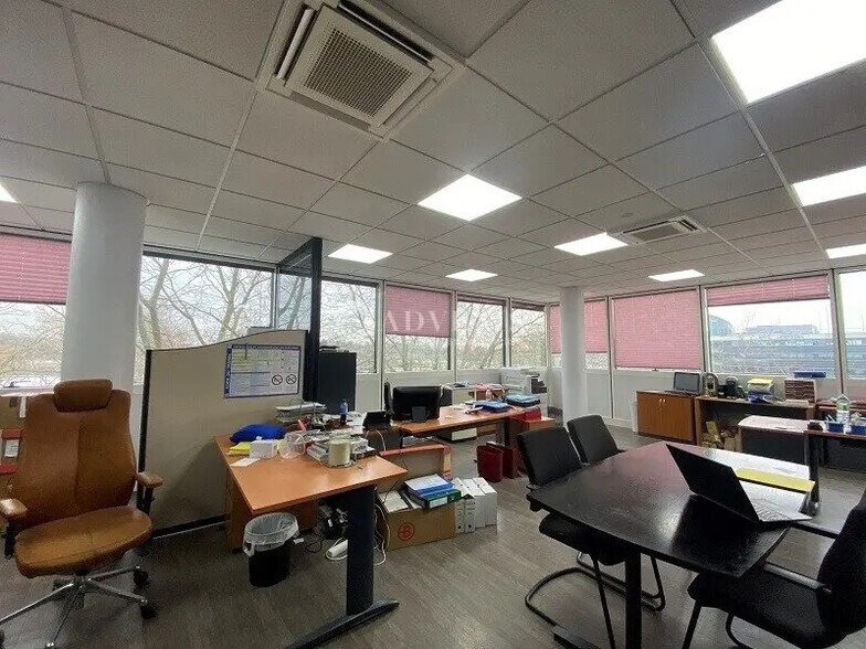 Bureau dans Guyancourt à louer - Photo de l’immeuble – Image 3 sur 5